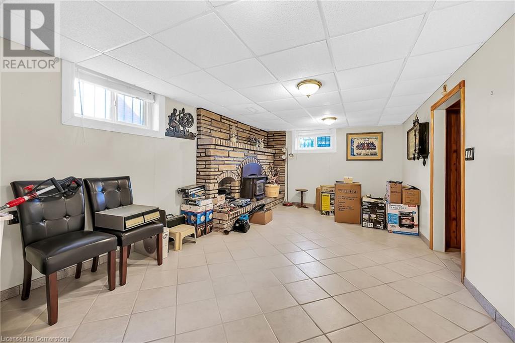 Photo 28 of 31 Summercrest Drive, Hamilton ON
