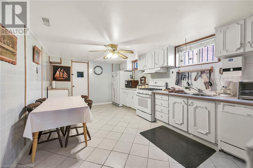 Photo 29 of 31 Summercrest Drive, Hamilton ON