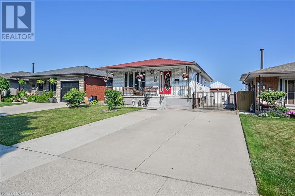 Photo 3 of 31 Summercrest Drive, Hamilton ON