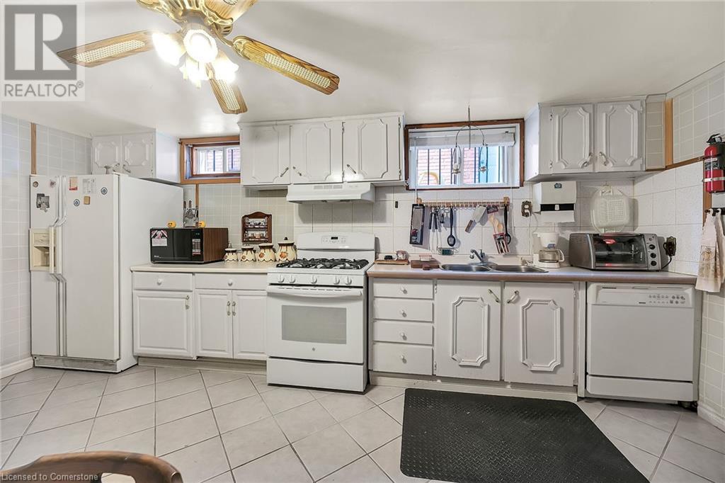 Photo 30 of 31 Summercrest Drive, Hamilton ON