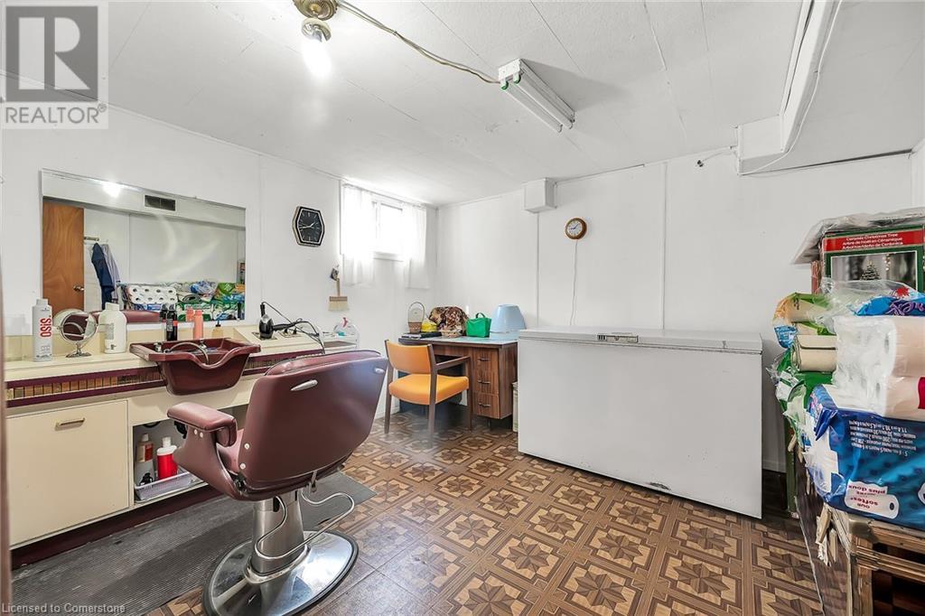 Photo 34 of 31 Summercrest Drive, Hamilton ON