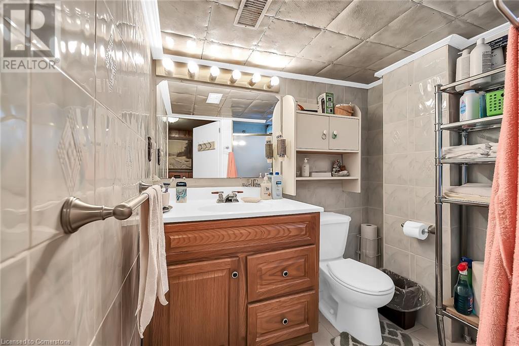 Photo 35 of 31 Summercrest Drive, Hamilton ON