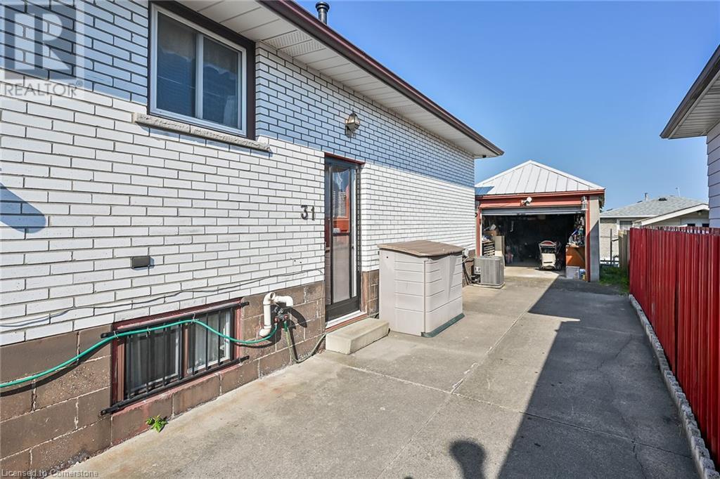 Photo 38 of 31 Summercrest Drive, Hamilton ON