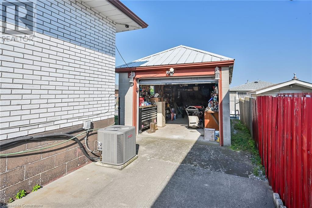 Photo 39 of 31 Summercrest Drive, Hamilton ON