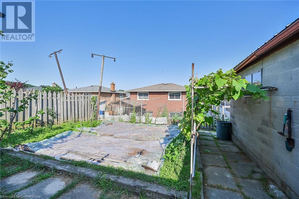 Photo 44 of 31 Summercrest Drive, Hamilton ON