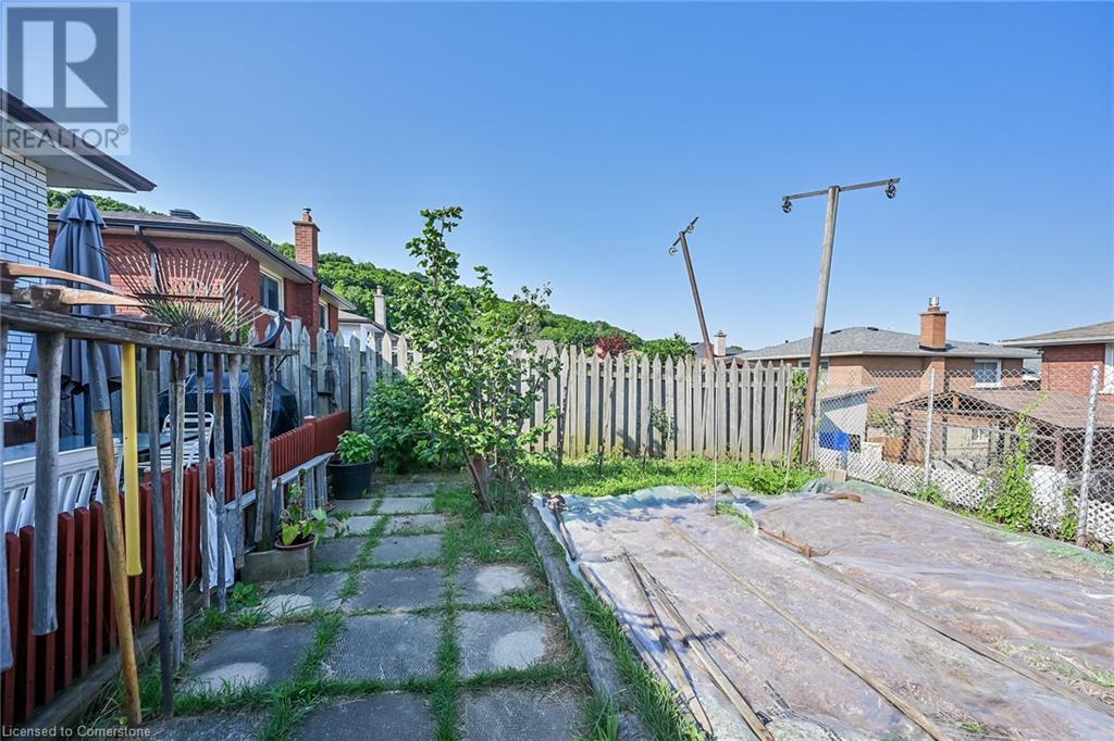 Photo 45 of 31 Summercrest Drive, Hamilton ON