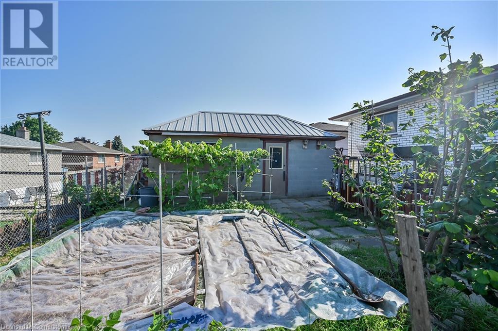 Photo 46 of 31 Summercrest Drive, Hamilton ON