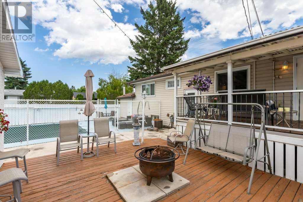 Single Family House Bi-level for Sale in  Allan Crescent SE Acadia Calgary 