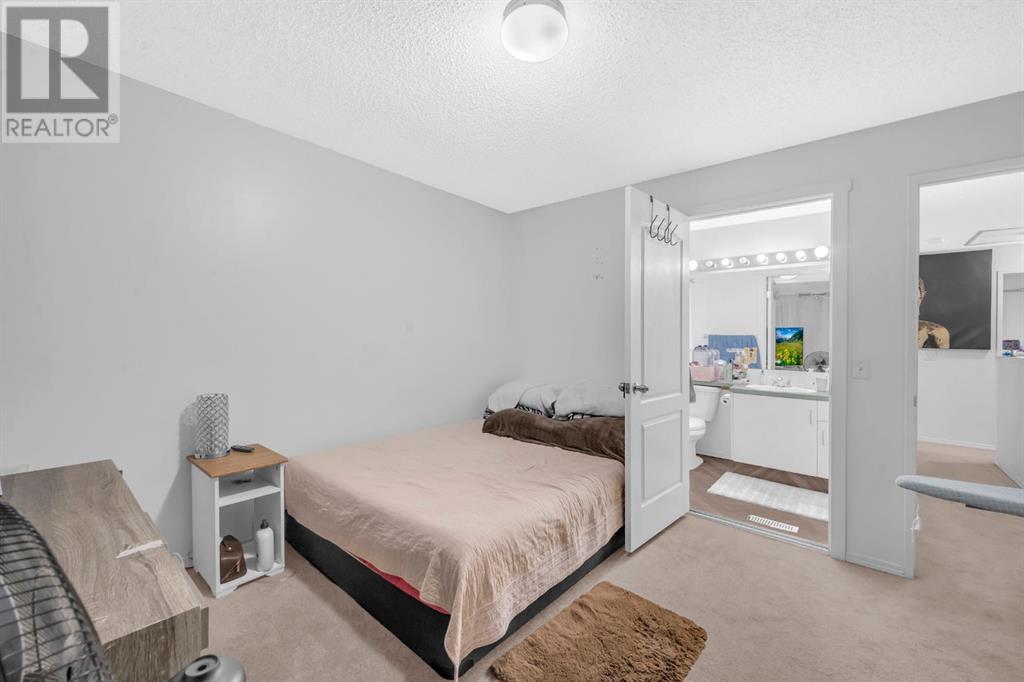 Single Family House for Sale in  Falshire Terrace NE Falconridge Calgary 