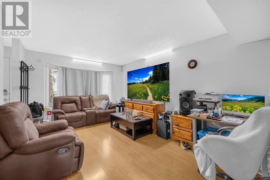 Single Family House for Sale in  Falshire Terrace NE Falconridge Calgary 
