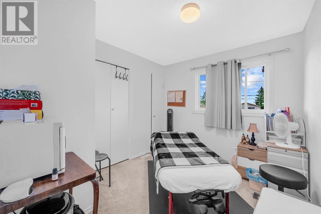 Single Family House for Sale in  Falshire Terrace NE Falconridge Calgary 
