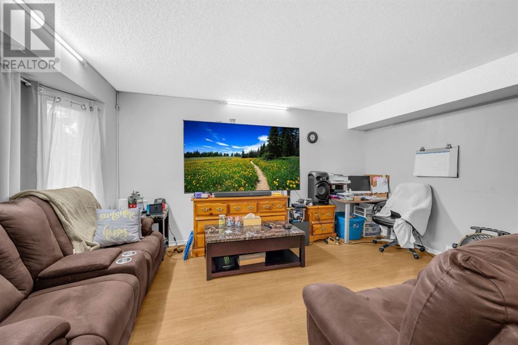 Single Family House for Sale in  Falshire Terrace NE Falconridge Calgary 