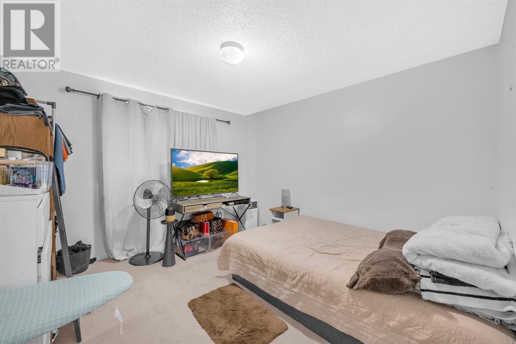 Single Family House for Sale in  Falshire Terrace NE Falconridge Calgary 