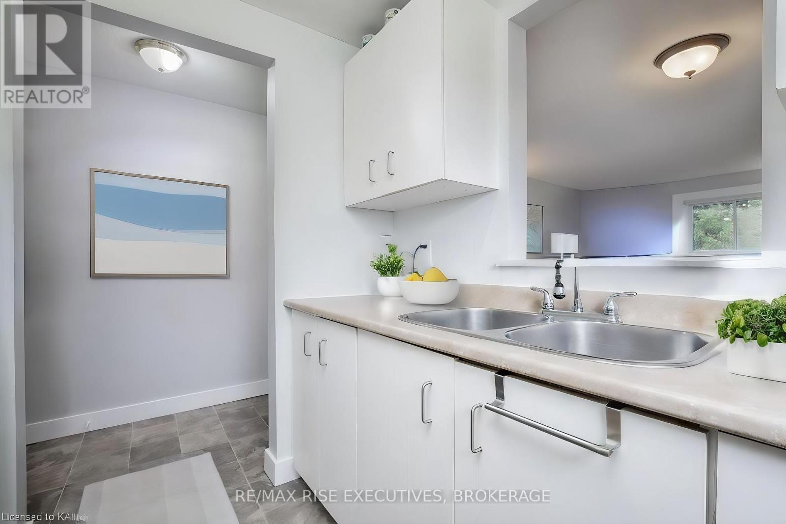 Photo 24 of 118 580 Armstrong Road, Kingston ON