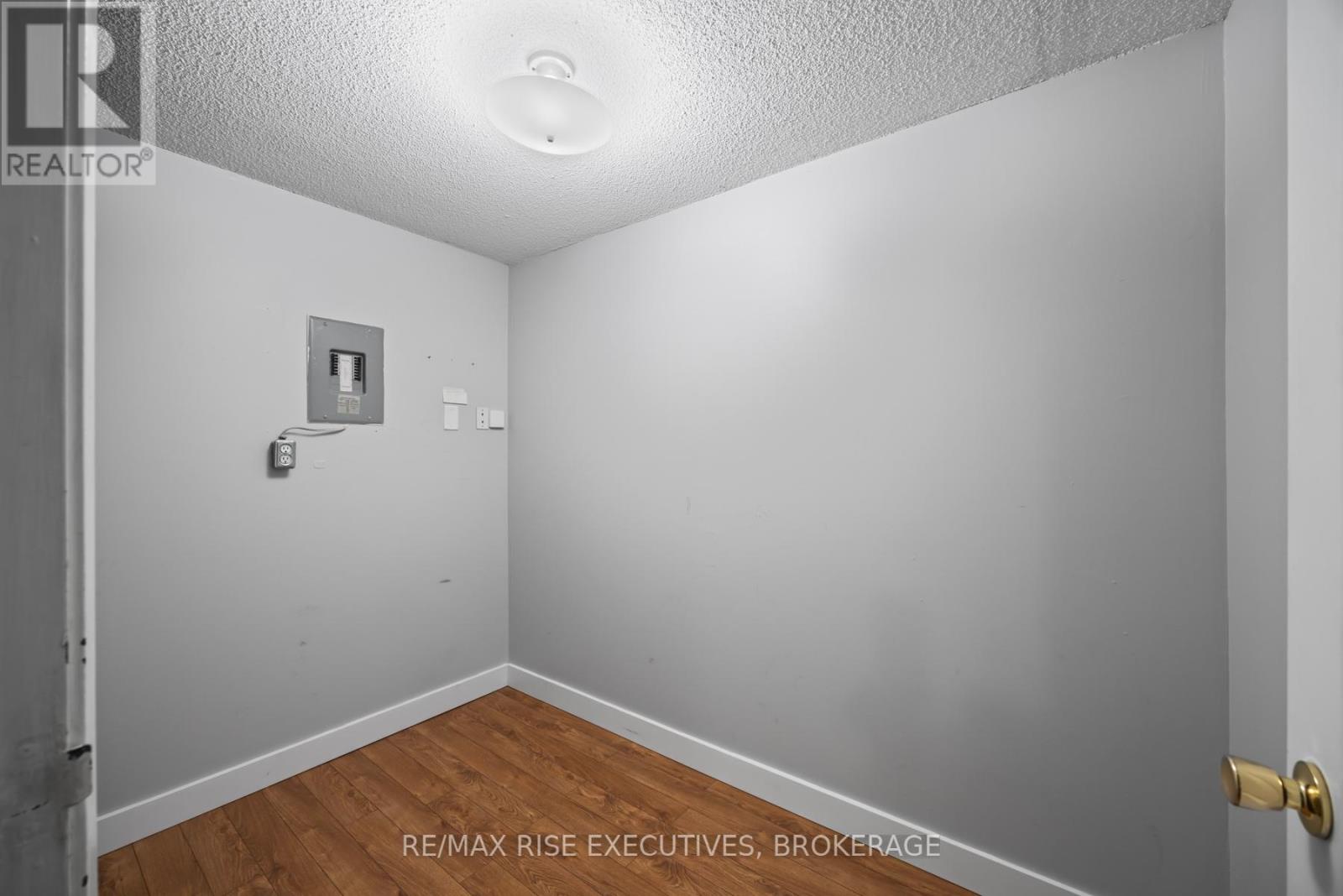 Photo 16 of 118 580 Armstrong Road, Kingston ON
