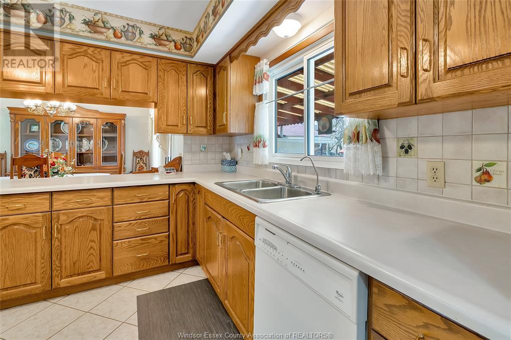 Photo 11 of 1689 Shawnee, Tecumseh ON