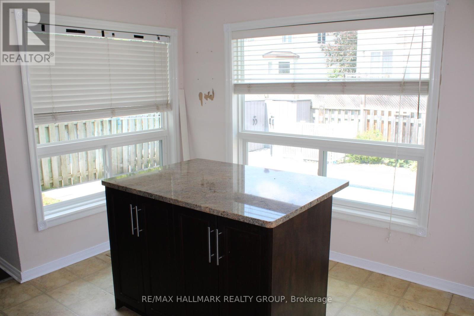 Photo 10 of 47 Emerald Meadows Drive, Ottawa ON