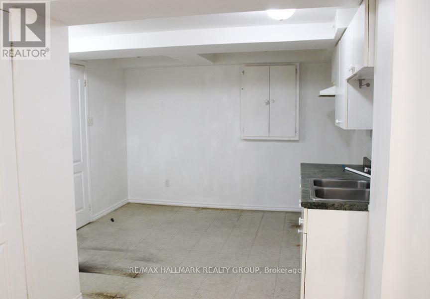 Photo 25 of 47 Emerald Meadows Drive, Ottawa ON
