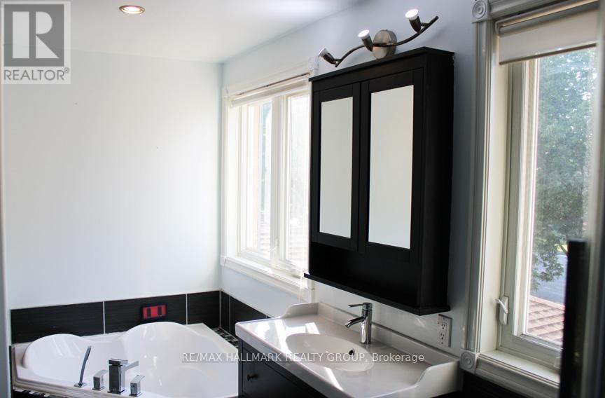 Photo 18 of 47 Emerald Meadows Drive, Ottawa ON