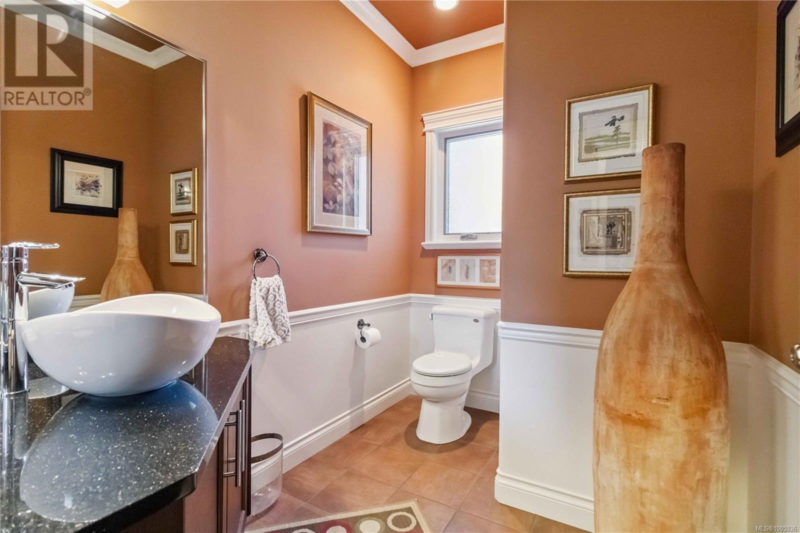 Photo 8 of 1702 De Sousa Pl, Saanich BC