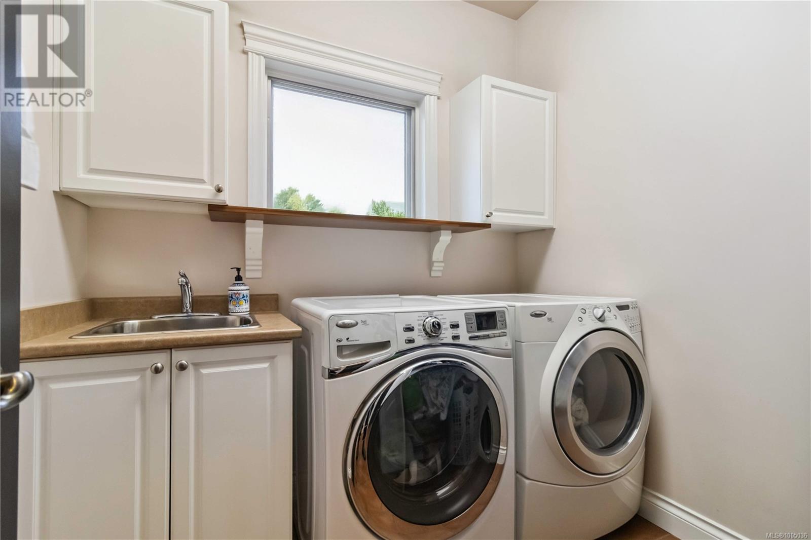 Photo 32 of 1702 De Sousa Pl, Saanich BC