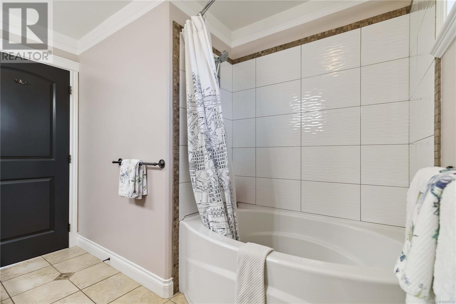 Photo 2 of 1702 De Sousa Pl, Saanich BC