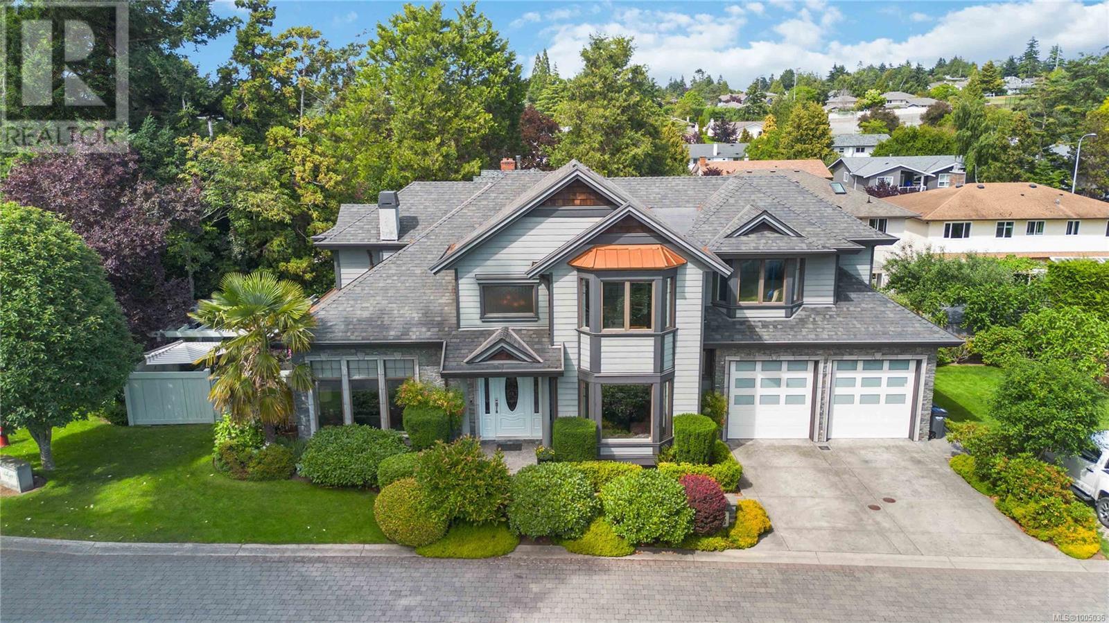 Photo 37 of 1702 De Sousa Pl, Saanich BC