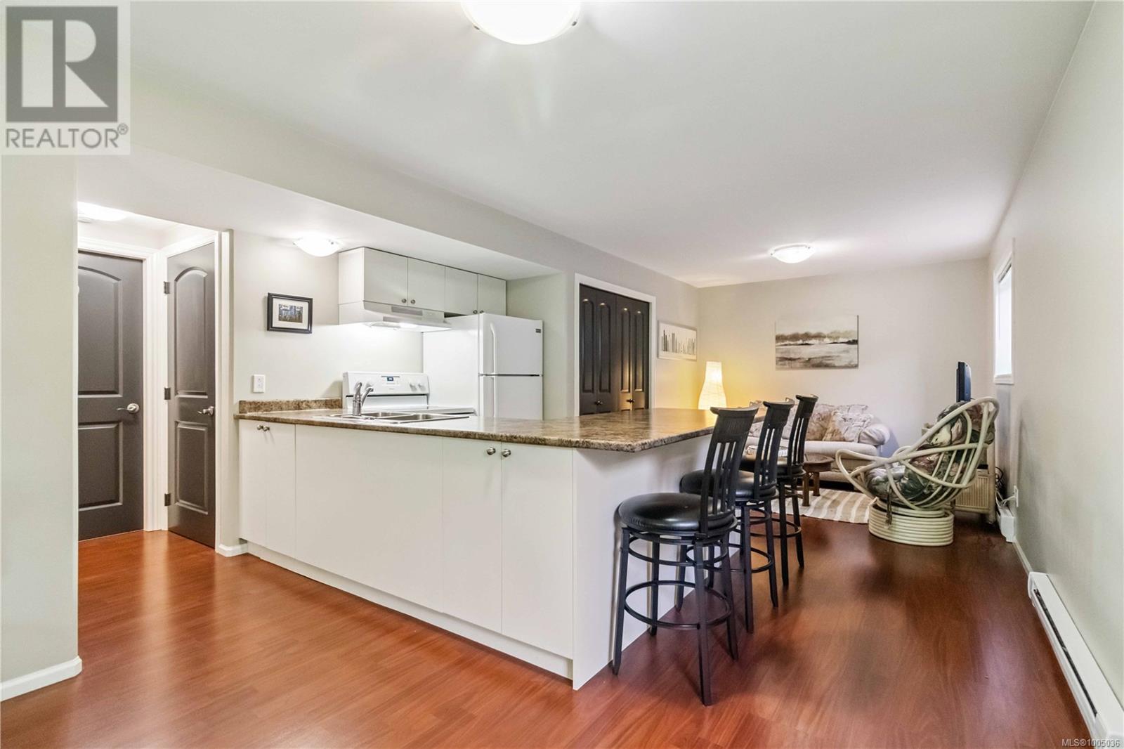 Photo 5 of 1702 De Sousa Pl, Saanich BC