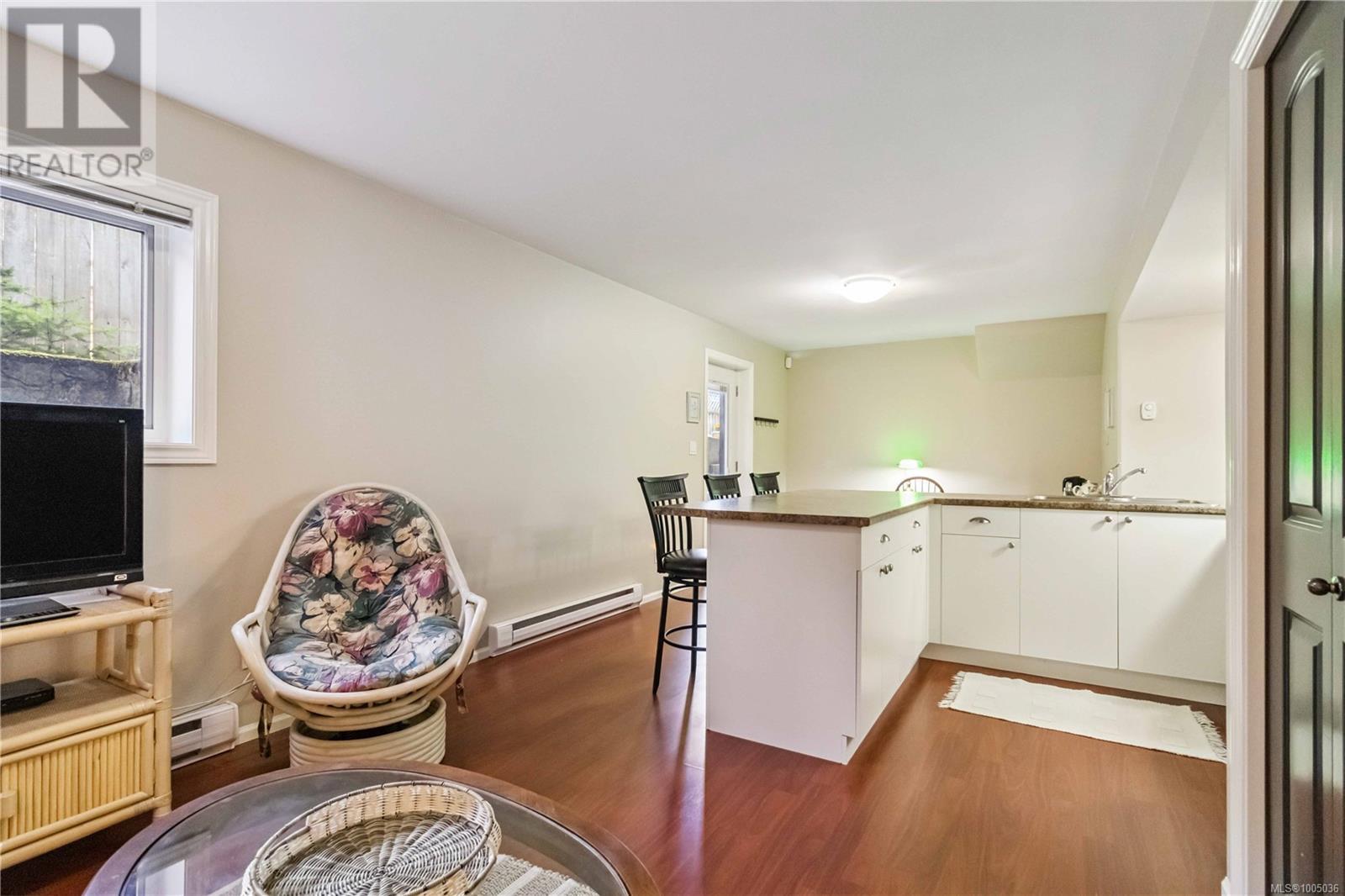 Photo 6 of 1702 De Sousa Pl, Saanich BC