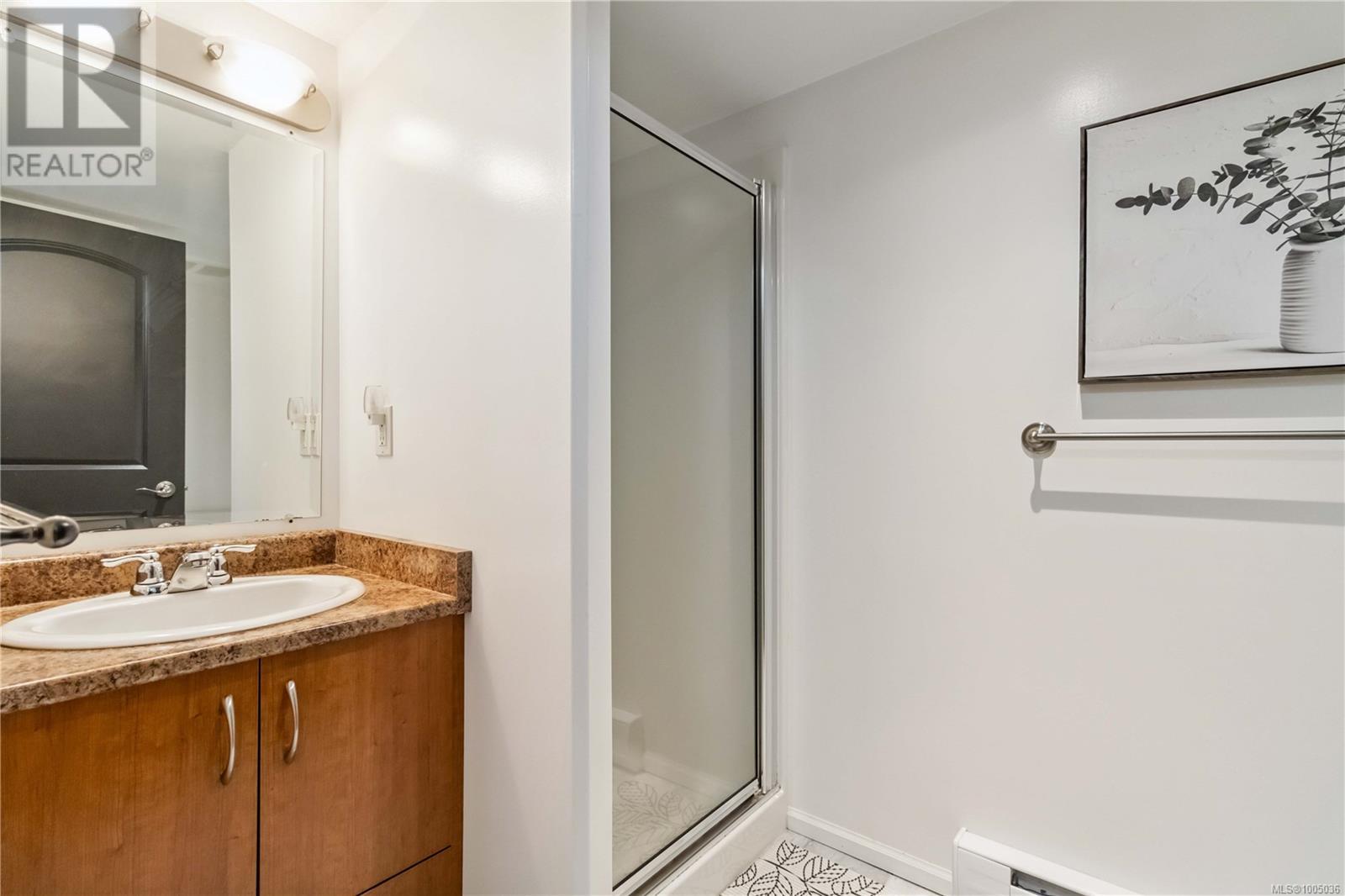 Photo 7 of 1702 De Sousa Pl, Saanich BC