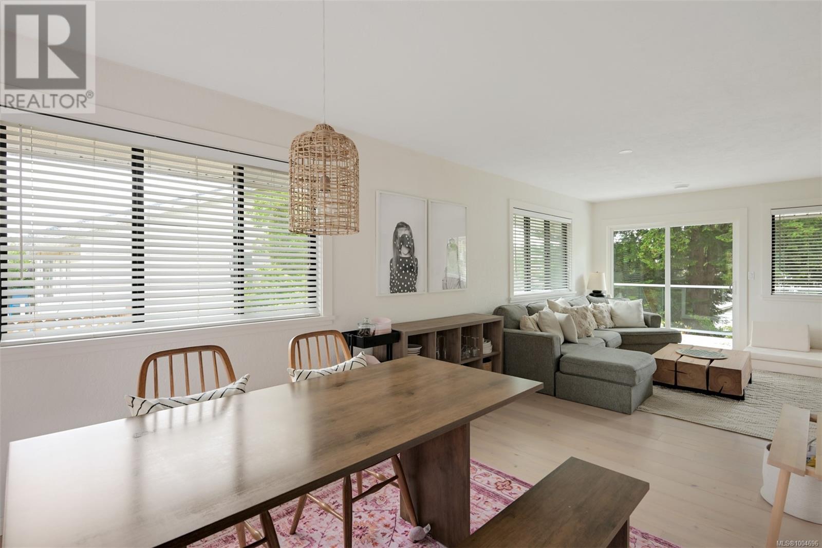 Photo 14 of 632 Cairndale Rd, Colwood BC