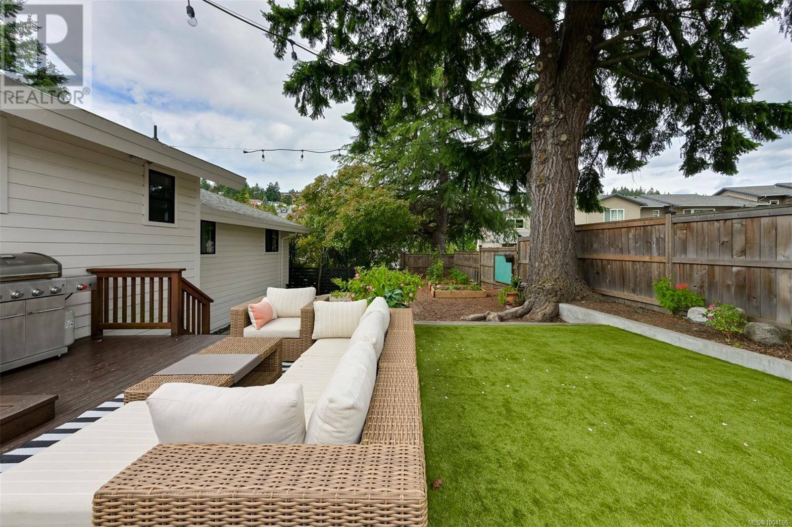 Photo 20 of 632 Cairndale Rd, Colwood BC