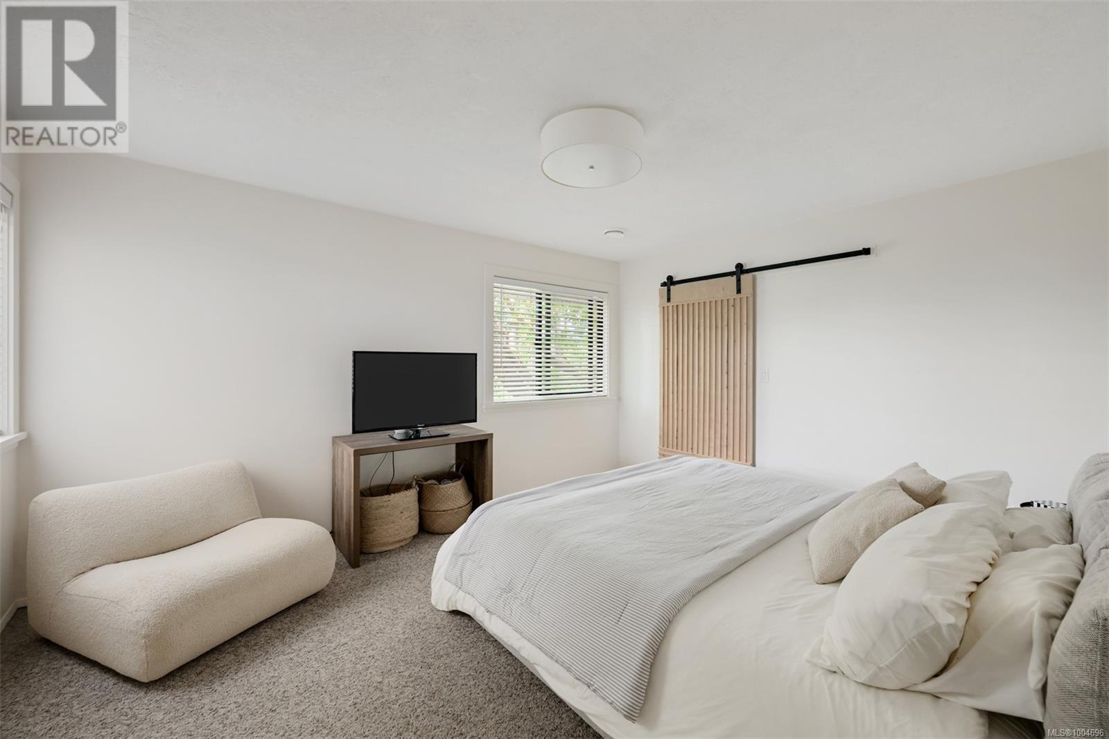 Photo 28 of 632 Cairndale Rd, Colwood BC