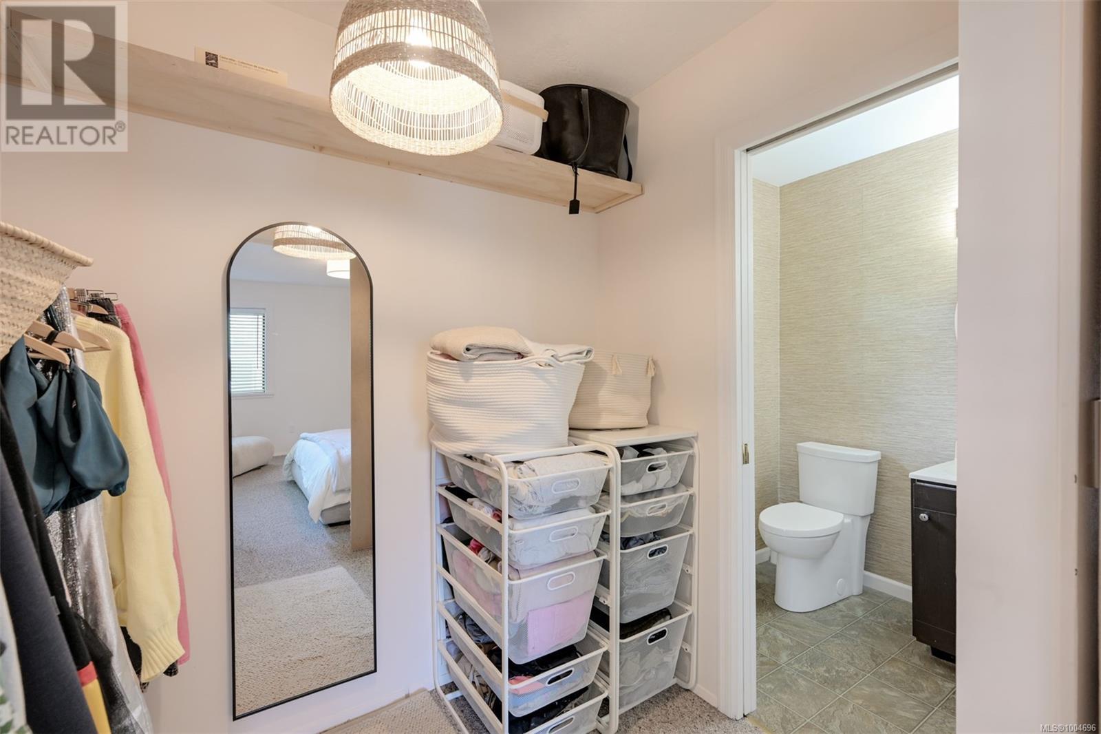 Photo 31 of 632 Cairndale Rd, Colwood BC