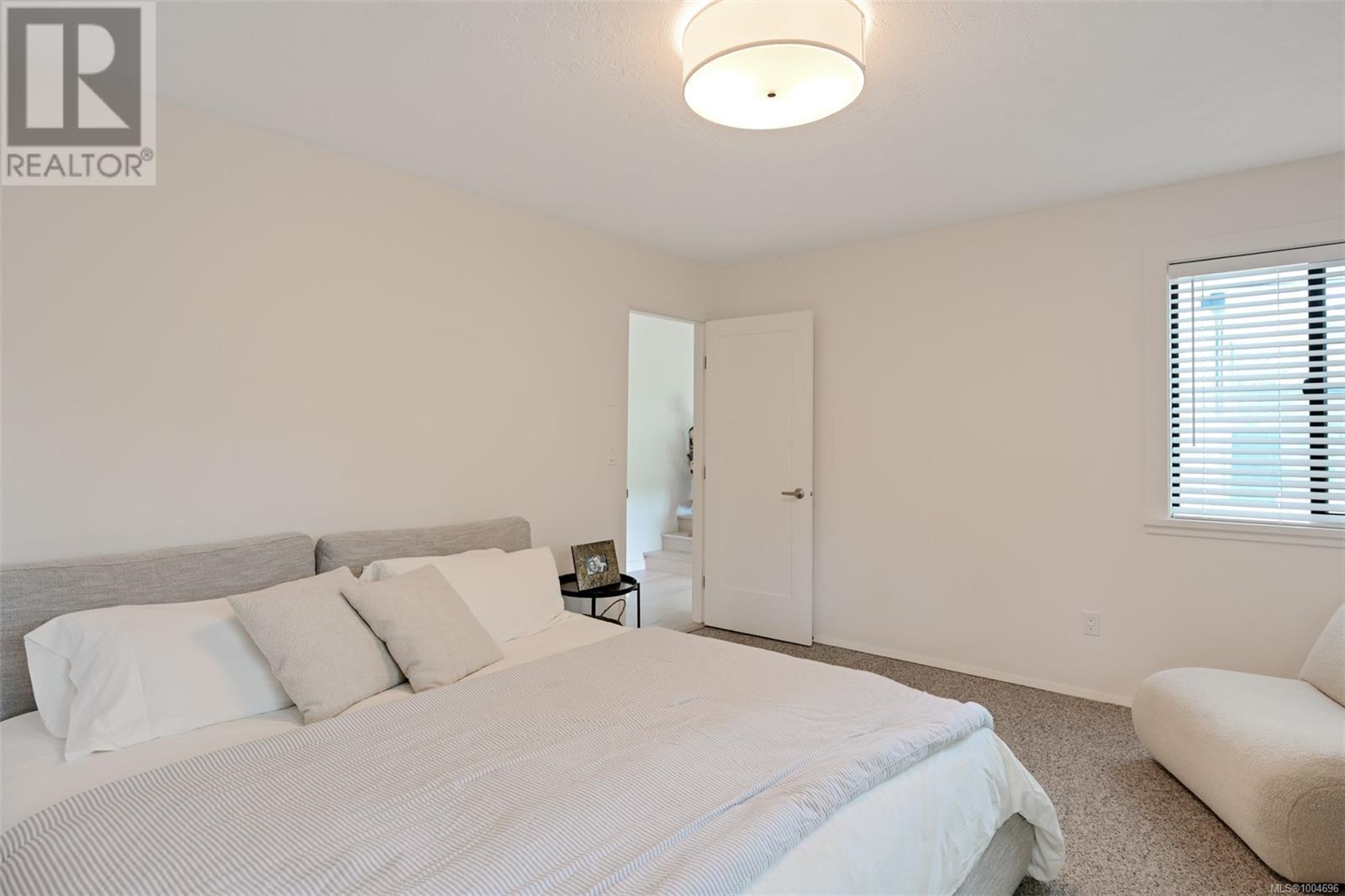 Photo 35 of 632 Cairndale Rd, Colwood BC