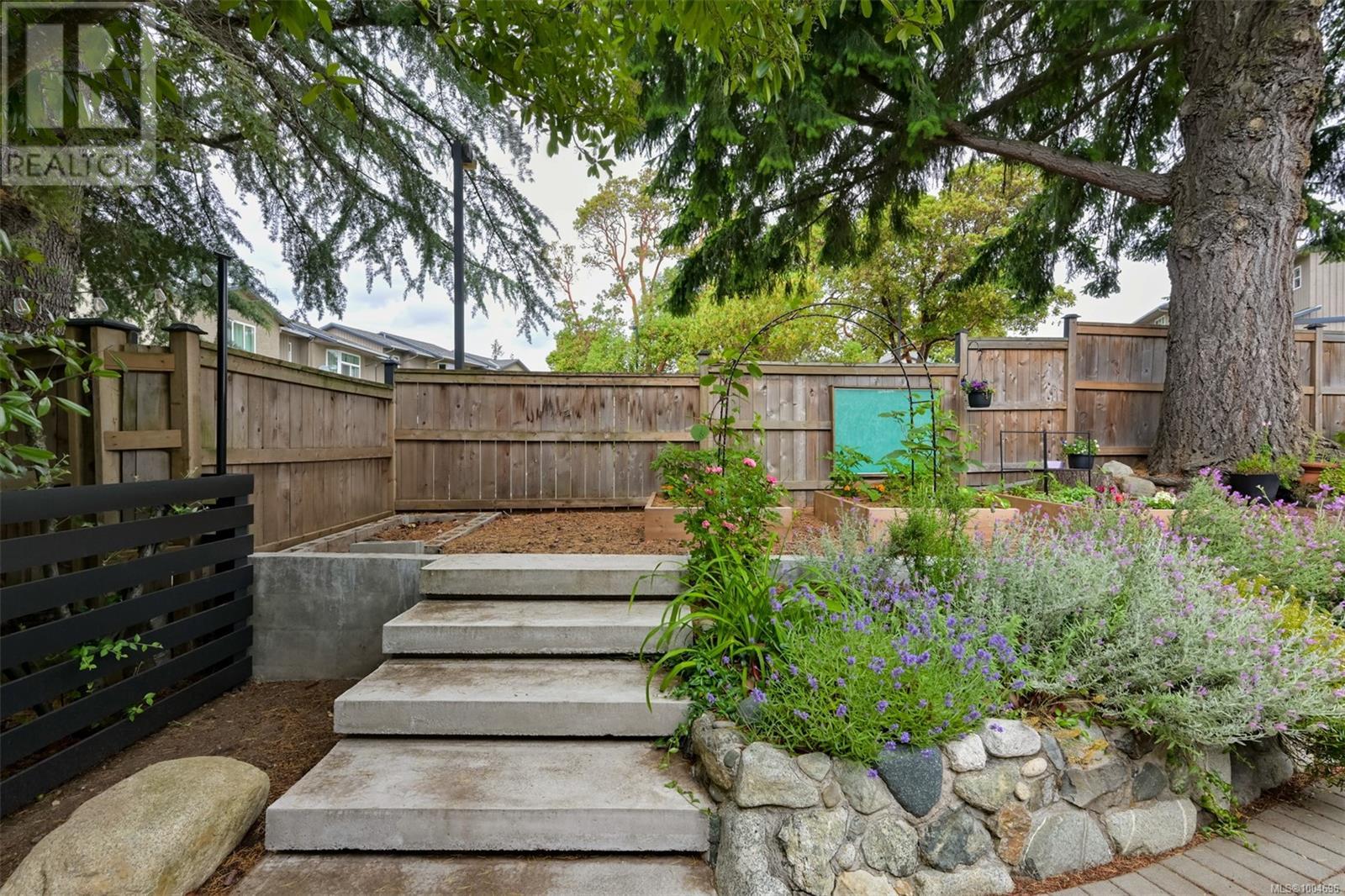 Photo 42 of 632 Cairndale Rd, Colwood BC