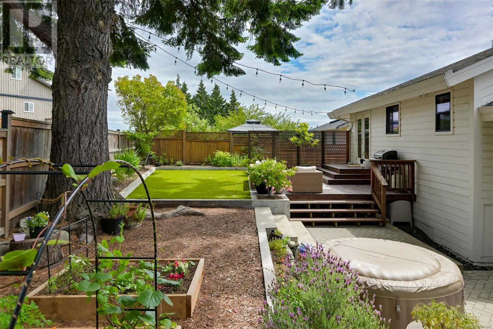 Photo 43 of 632 Cairndale Rd, Colwood BC