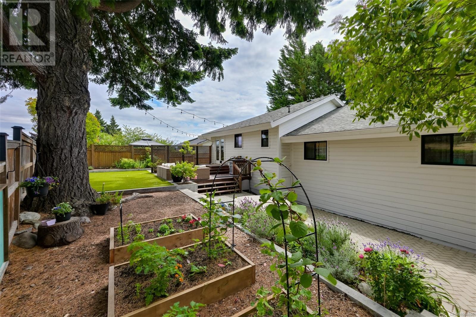 Photo 45 of 632 Cairndale Rd, Colwood BC