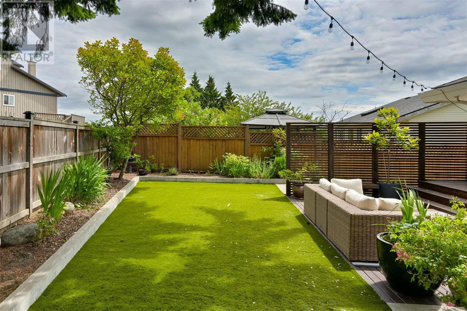 Photo 46 of 632 Cairndale Rd, Colwood BC