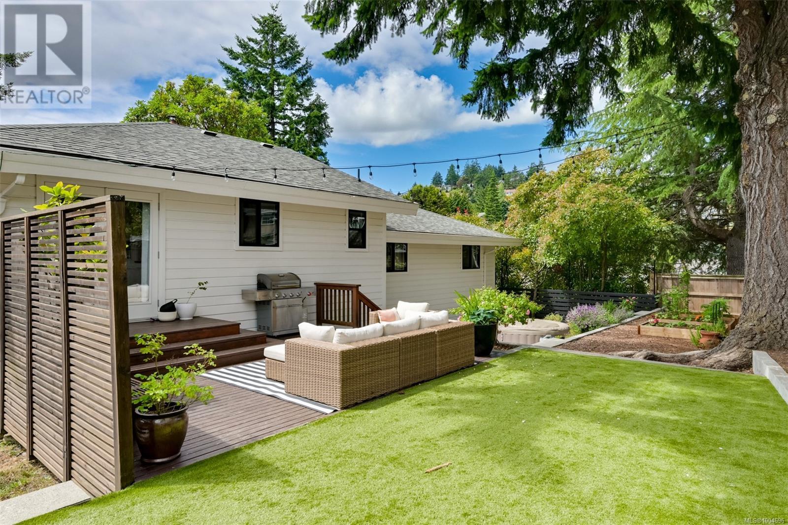 Photo 47 of 632 Cairndale Rd, Colwood BC