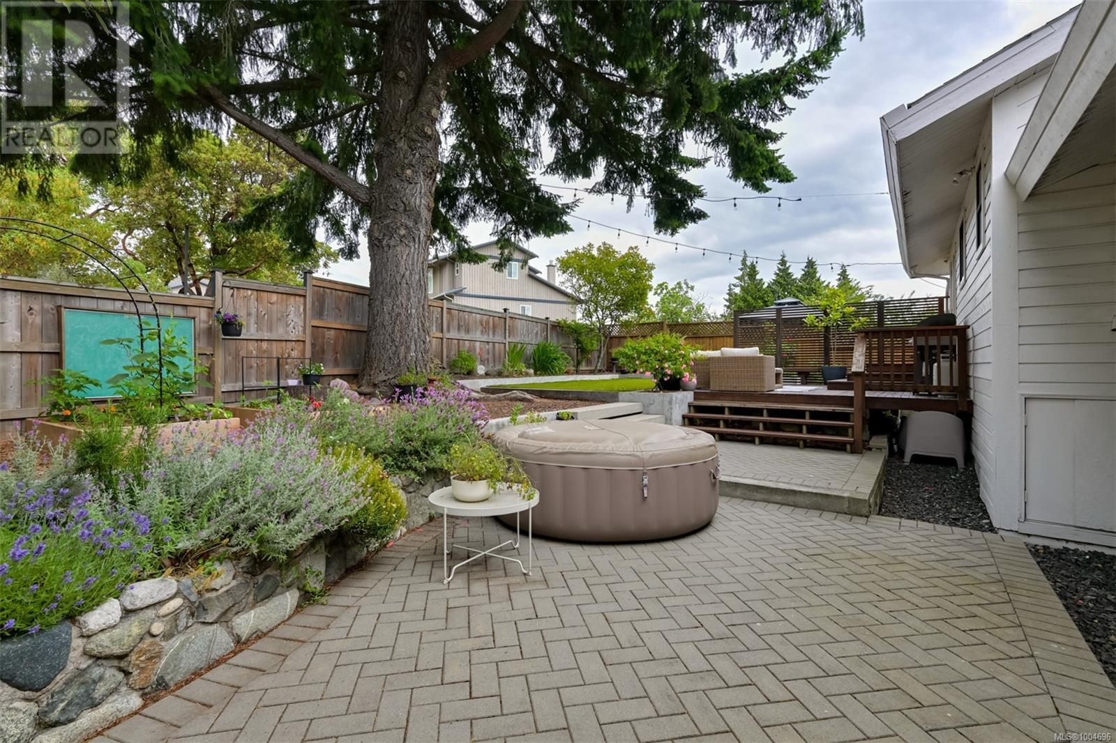 Photo 54 of 632 Cairndale Rd, Colwood BC