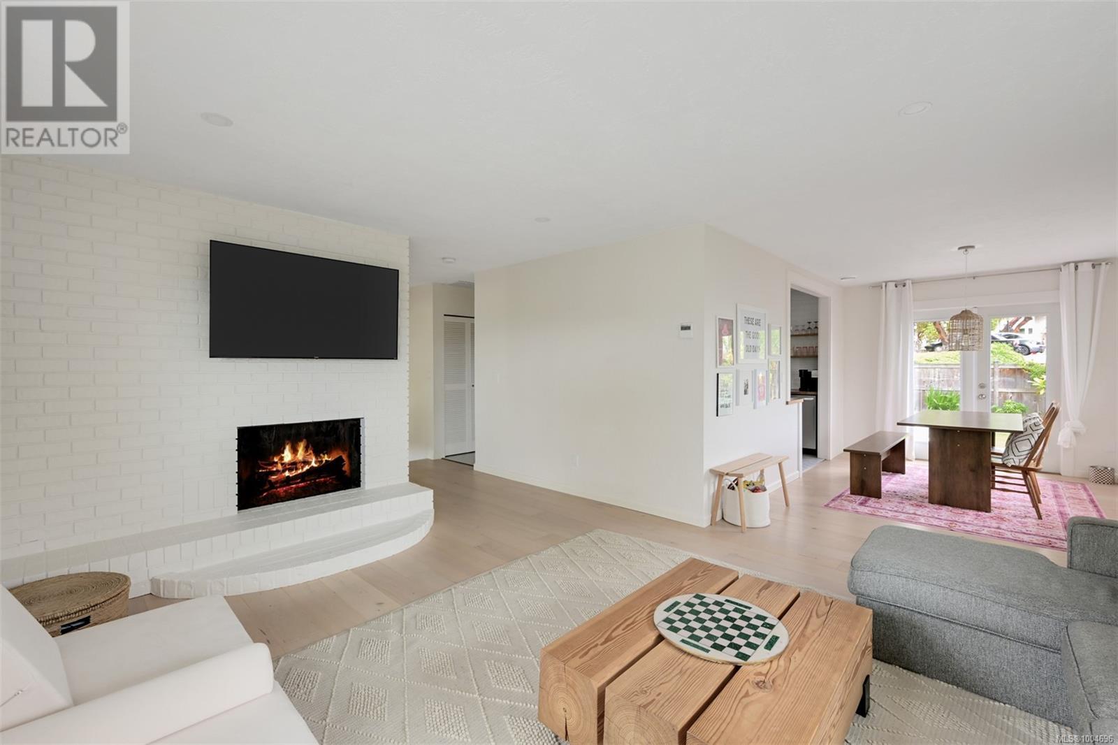 Photo 8 of 632 Cairndale Rd, Colwood BC