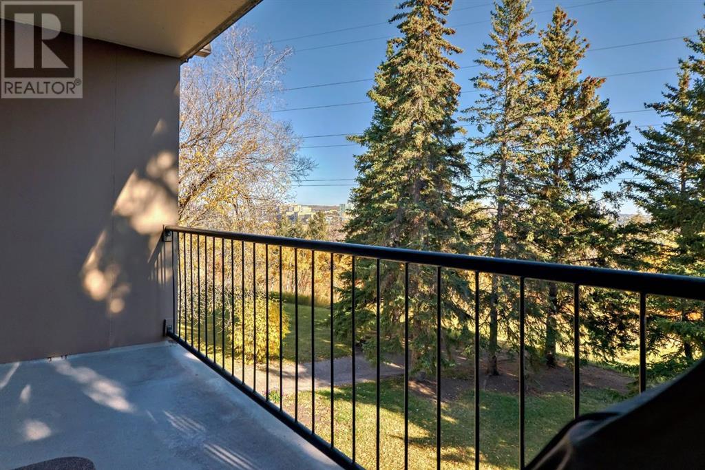 Single Family House Low rise for Sale in   Cedar Crescent SW Spruce Cliff Calgary 