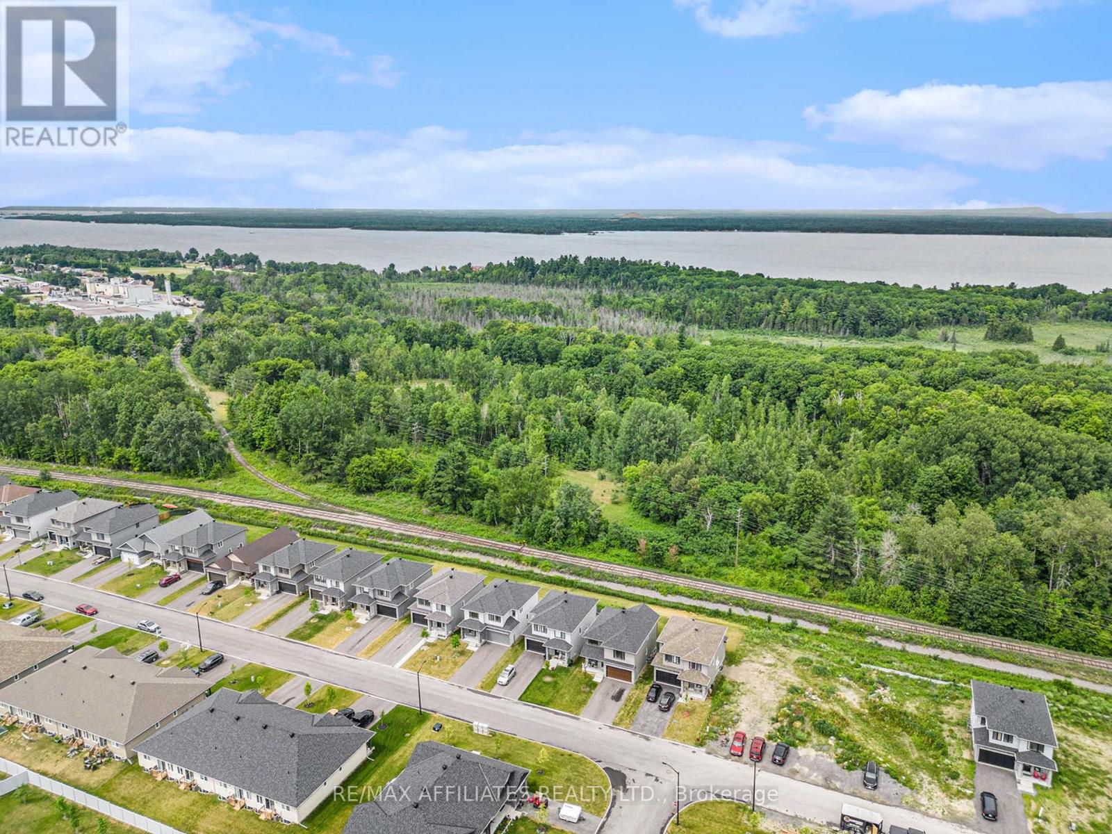 Photo 17 of 137 Seabert Drive, Arnprior ON