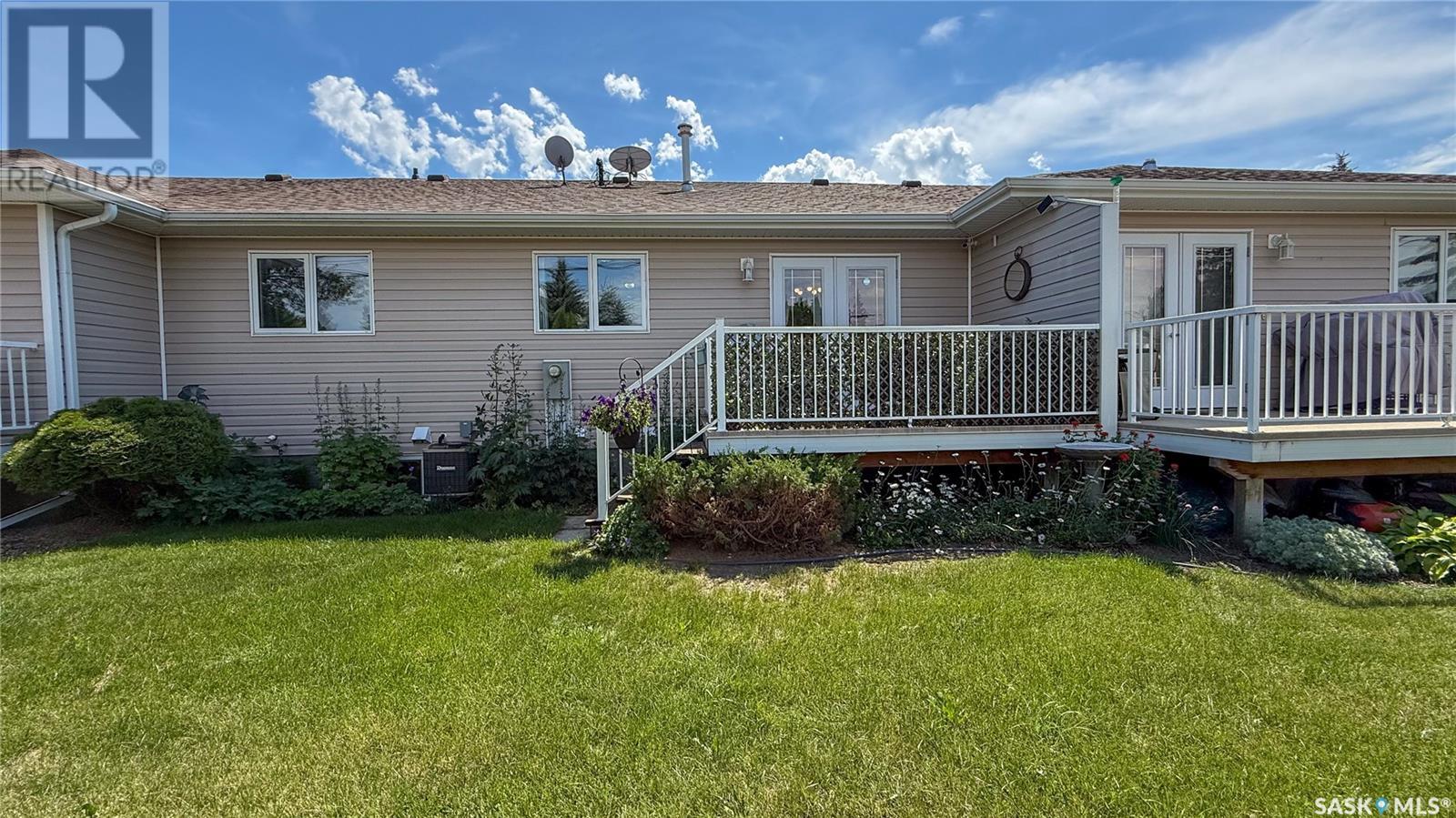 Photo 3 of 132 16th Street, Battleford SK