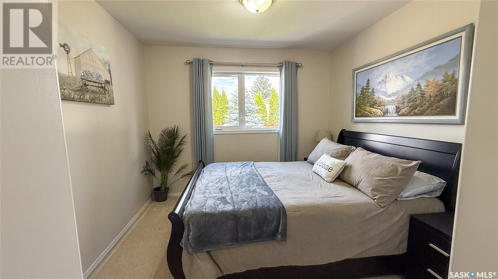 Photo 10 of 132 16th Street, Battleford SK