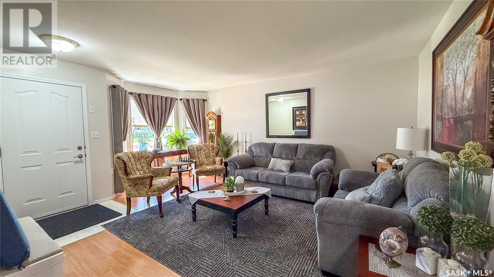 Photo 8 of 132 16th Street, Battleford SK