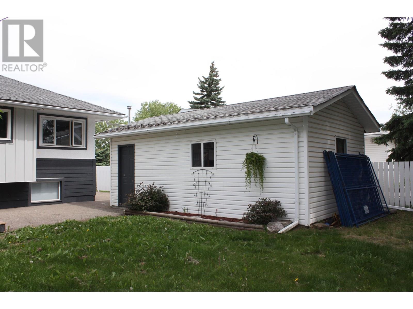 Photo 33 of 9507 112 Avenue, Fort St John BC