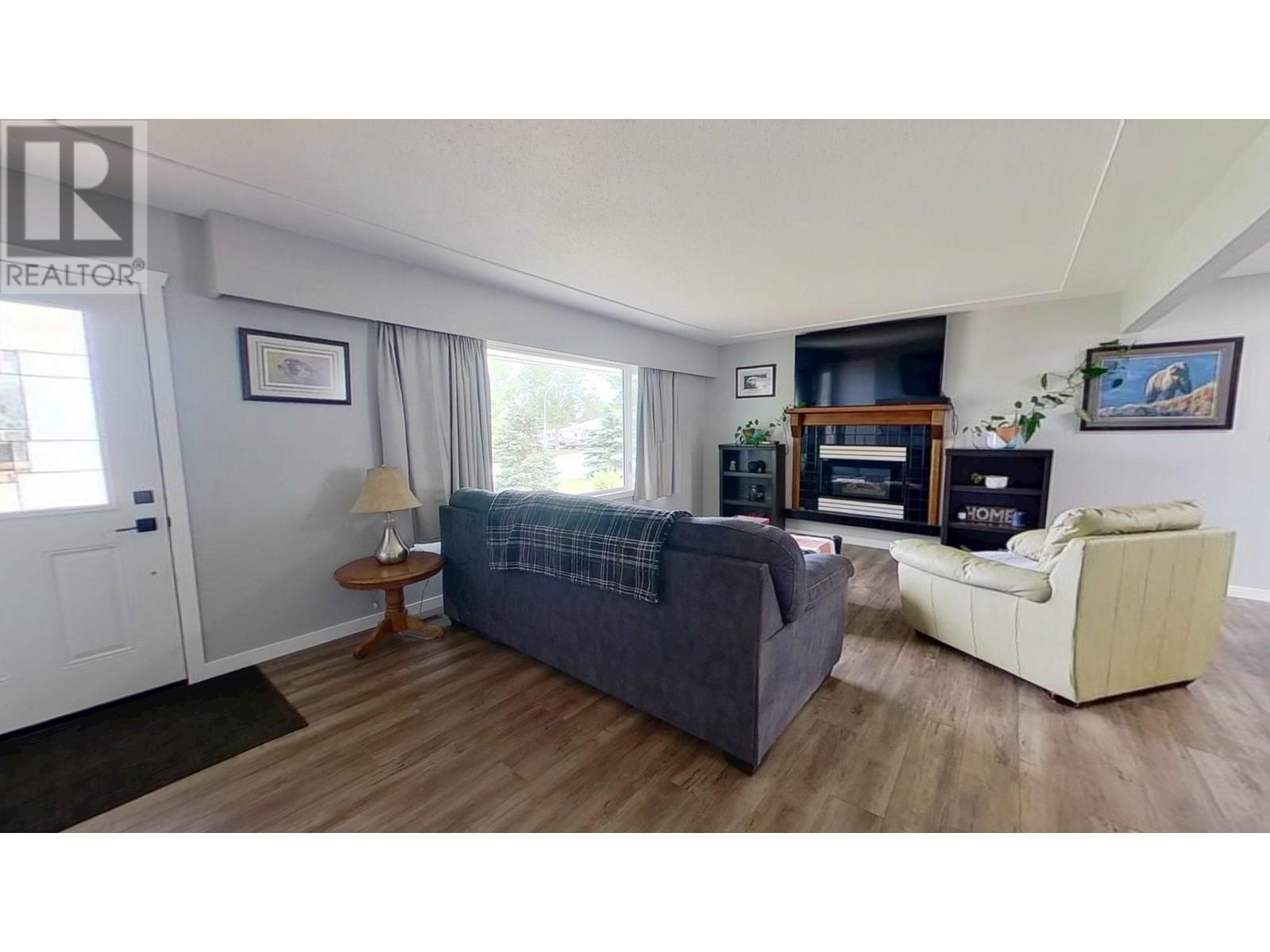 Photo 8 of 9507 112 Avenue, Fort St John BC