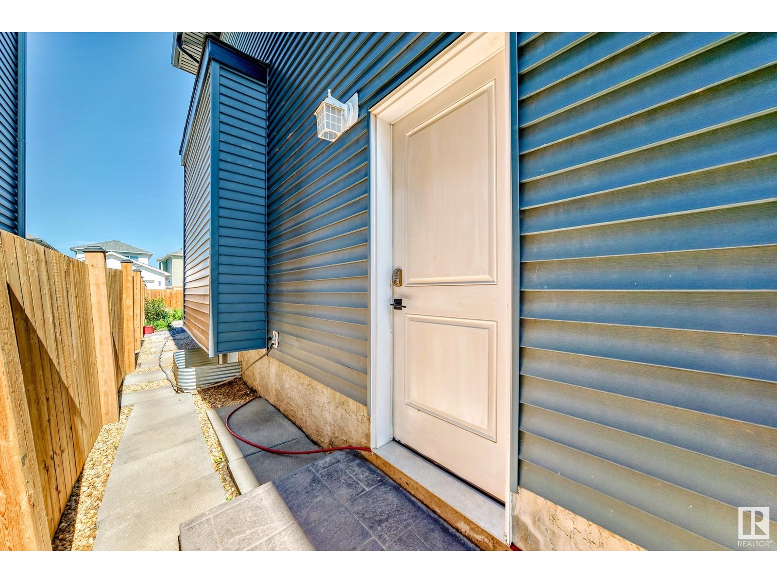 Photo 15 of 17920 59 St Nw, Edmonton AB